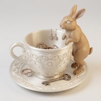 うさぎ（タン）のアクセサリートレイ 小物入れ シルクホワイト