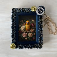 インコ（ナナイロメキシコインコ）バッグチャーム 花の油絵風アート ブラック額縁