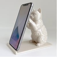 猫（ブリティッシュショートヘア）のスマホスタンド 卓上 シルクホワイト