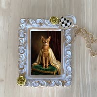 猫（アビシニアン）バッグチャーム ルネサンス風 ホワイト額縁デザイン