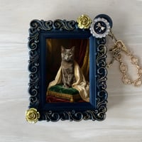 猫（シャルトリュー）バッグチャーム ルネサンス風 ブラック額縁デザイン