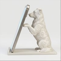 犬（ボーダーコリー）のスマホスタンド 卓上 シルクホワイト