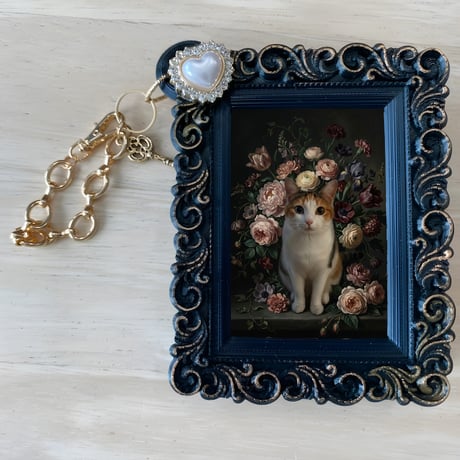 猫（ジャパニーズボブテイル）バッグチャーム 花の油絵風アート ブラック額縁