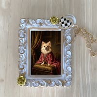 犬（ポメラニアン）バッグチャーム ルネサンス風 ホワイト額縁デザイン