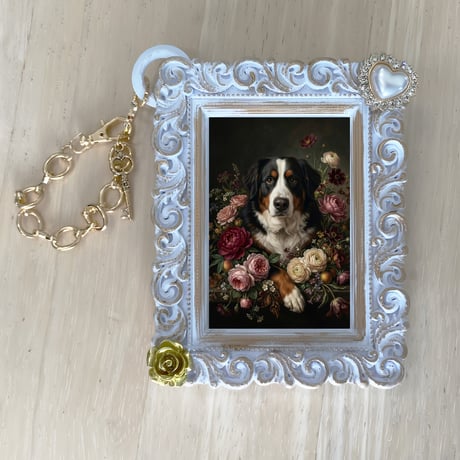 犬（バーニーズマウンテンドッグ）バッグチャーム 花の油絵風アート ホワイト額縁