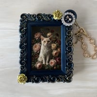 猫（セルカークレックス）バッグチャーム 花の油絵風アート ブラック額縁