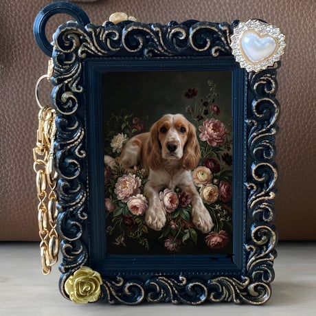犬（コッカースパニエル）バッグチャーム 花の油絵風アート ブラック額縁