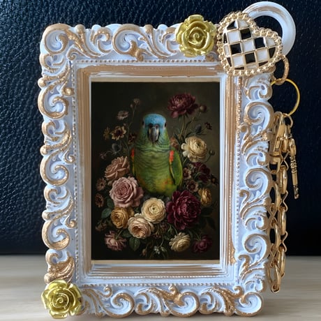 インコ（アオボウシインコ）バッグチャーム 花の油絵風アート ホワイト額縁