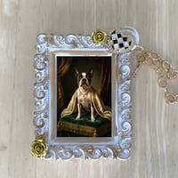 犬（ボストンテリア）バッグチャーム ルネサンス風 ホワイト額縁デザイン