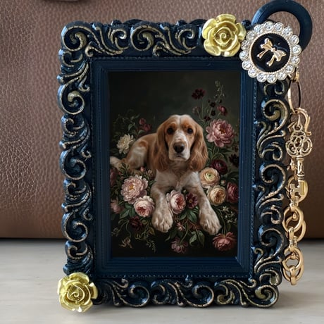 犬（コッカースパニエル）バッグチャーム 花の油絵風アート ブラック額縁