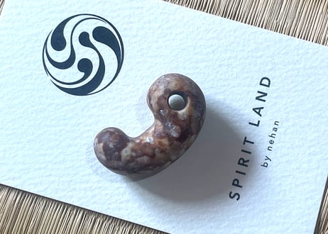 姫川薬石 沖縄型勾玉 29mm / Himekawa Yakuseki MAGATAMA | Natural Japanese Stone