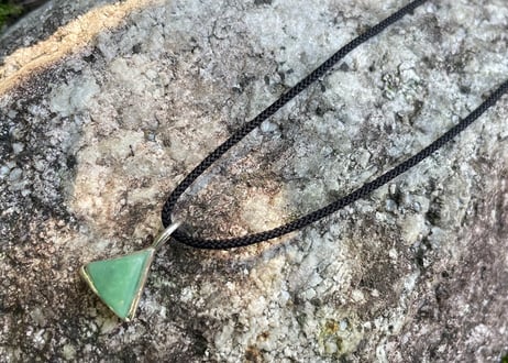 糸魚川翡翠　金山谷　シルバー925ペンダントトップ　三角形　ミントグリーン　11mm / Itoigawa Jadeite Silver Pendant