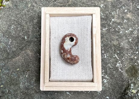 姫川薬石 沖縄型勾玉 29mm / Himekawa Yakuseki MAGATAMA | Natural Japanese Stone
