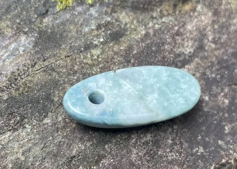 糸魚川翡翠　垂飾　青灰色・水色　5.95g / Itoigawa Jadeite SUISHOKU