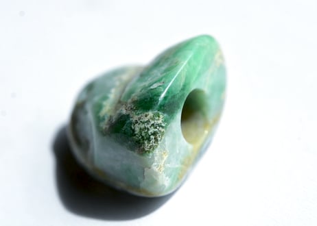 糸魚川翡翠　石笛　16.5g / Itoigawa Jadeite IWABUE