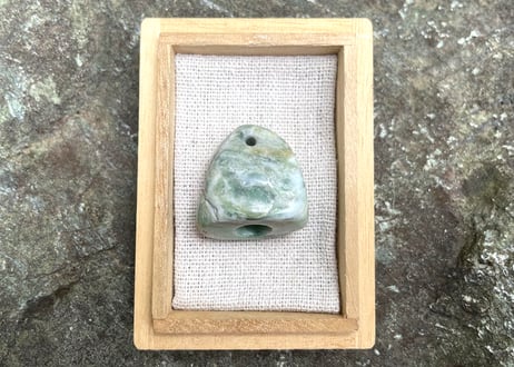 糸魚川翡翠　石笛　16.5g / Itoigawa Jadeite IWABUE