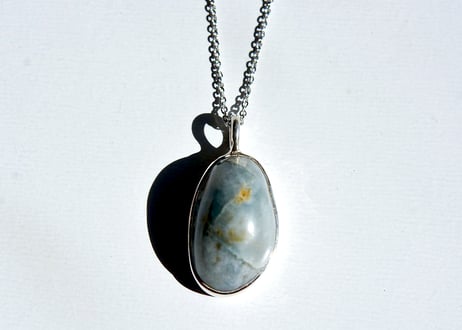 糸魚川翡翠　入りコン沢　シルバー925ペンダントトップ　楕円形　青・白・茶　22mm / Irikonsawa Blue Jadeite Silver Pendant
