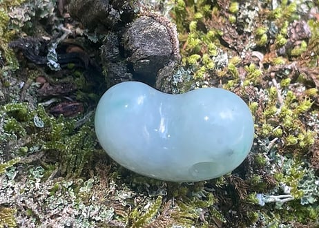 糸魚川翡翠　縄文型勾玉　ライトグリーン　25mm / Itoigawa Jadeite MAGATAMA