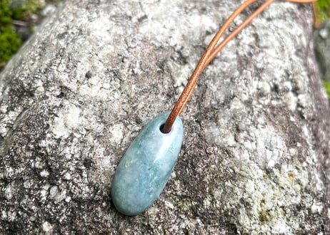 糸魚川翡翠　垂飾　青灰色・水色　5.95g / Itoigawa Jadeite SUISHOKU