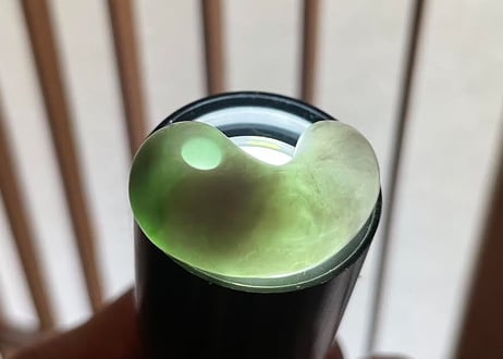 糸魚川翡翠　勾玉　白・淡緑　29mm / Itoigawa Jadeite MAGATAMA