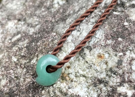 糸魚川翡翠　Tiny 勾玉　12mm / Itoigawa Jadeite Tiny MAGATAMA