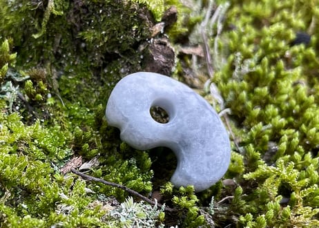 糸魚川翡翠 獣型勾玉 25mm / Itoigawa Jadeite Beast-Shaped MAGATAMA | Jomon Inspired Matte Finish