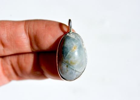 糸魚川翡翠　入りコン沢　シルバー925ペンダントトップ　楕円形　青・白・茶　22mm / Irikonsawa Blue Jadeite Silver Pendant