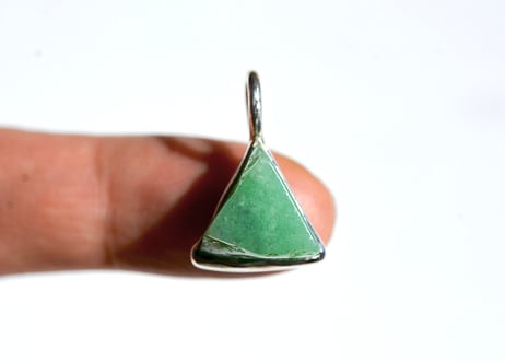 糸魚川翡翠　金山谷　シルバー925ペンダントトップ　三角形　ミントグリーン　11mm / Itoigawa Jadeite Silver Pendant