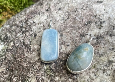 糸魚川翡翠　入りコン沢　シルバー925ペンダントトップ　楕円形　青・白・茶　22mm / Irikonsawa Blue Jadeite Silver Pendant