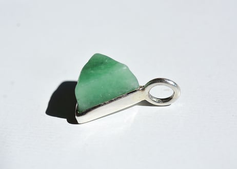 糸魚川翡翠　金山谷　シルバー925ペンダントトップ　三角形　ミントグリーン　11mm / Itoigawa Jadeite Silver Pendant