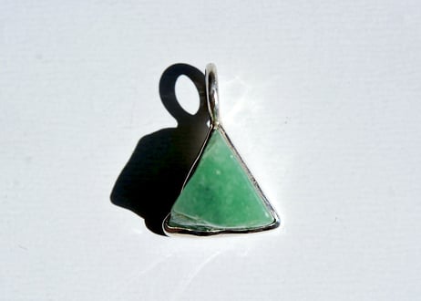 糸魚川翡翠　金山谷　シルバー925ペンダントトップ　三角形　ミントグリーン　11mm / Itoigawa Jadeite Silver Pendant