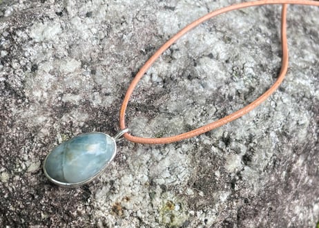 糸魚川翡翠　入りコン沢　シルバー925ペンダントトップ　楕円形　青・白・茶　22mm / Irikonsawa Blue Jadeite Silver Pendant