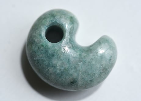 糸魚川翡翠　勾玉　青緑　22mm / Itoigawa Jadeite MAGATAMA