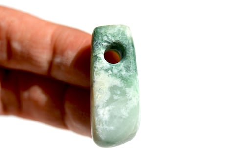 糸魚川翡翠　大珠　縄文期発掘品モチーフ　緑・乳白色　33mm / Itoigawa Jadeite TAISHU