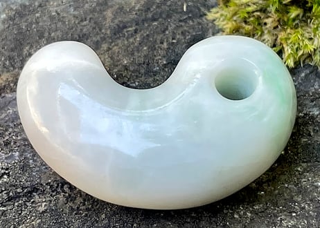 糸魚川翡翠　勾玉　白・淡緑　29mm / Itoigawa Jadeite MAGATAMA