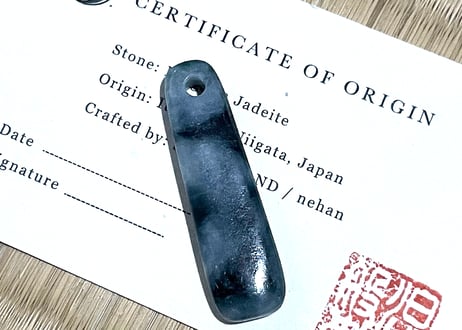 糸魚川翡翠　垂飾　圧搾翡翠　41mm / Itoigawa Jadeite SUISHOKU