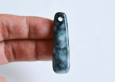 糸魚川翡翠　垂飾　圧搾翡翠　41mm / Itoigawa Jadeite SUISHOKU
