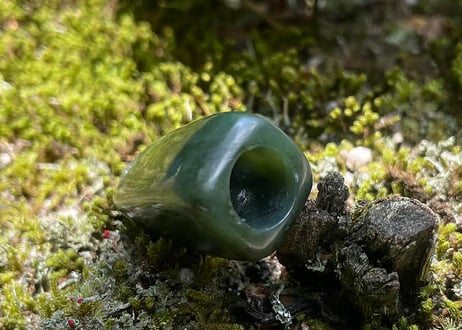 糸魚川ネフライト　石笛　ペンダント　23.6g / Itoigawa Nephrite IWABUE