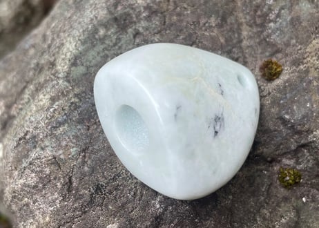 糸魚川翡翠　石笛　24.6g / Itoigawa Jadeite IWABUE