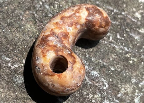 姫川薬石 沖縄型勾玉 29mm / Himekawa Yakuseki MAGATAMA | Natural Japanese Stone