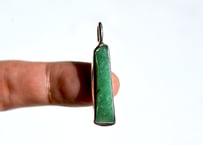 糸魚川翡翠　金山谷　シルバー925ペンダントトップ　細長いフリーフォーム　緑　24mm / Itoigawa Jadeite Silver Pendant