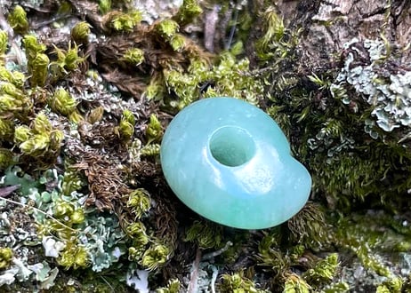 糸魚川翡翠　Tiny 勾玉　12mm / Itoigawa Jadeite Tiny MAGATAMA