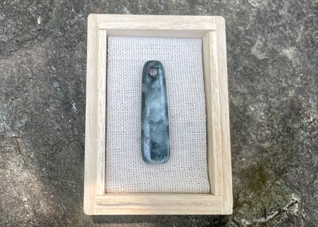 糸魚川翡翠　垂飾　圧搾翡翠　41mm / Itoigawa Jadeite SUISHOKU