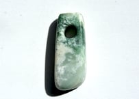 糸魚川翡翠　大珠　縄文期発掘品モチーフ　緑・乳白色　33mm / Itoigawa Jadeite TAISHU