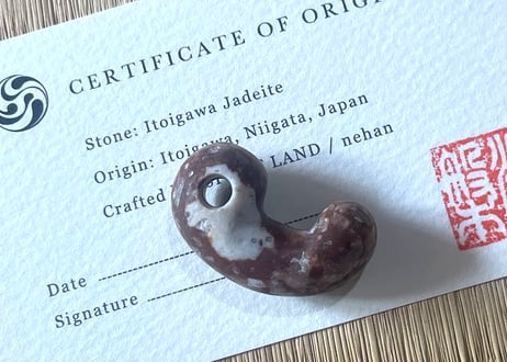 姫川薬石 沖縄型勾玉 29mm / Himekawa Yakuseki MAGATAMA | Natural Japanese Stone