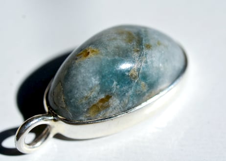 糸魚川翡翠　入りコン沢　シルバー925ペンダントトップ　楕円形　青・白・茶　22mm / Irikonsawa Blue Jadeite Silver Pendant