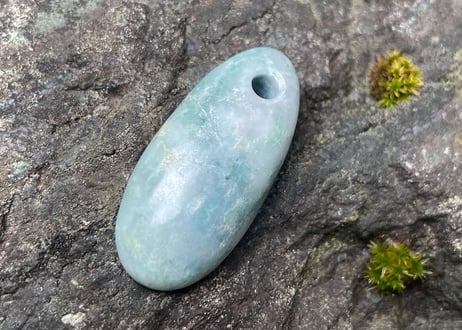 糸魚川翡翠　垂飾　青灰色・水色　5.95g / Itoigawa Jadeite SUISHOKU