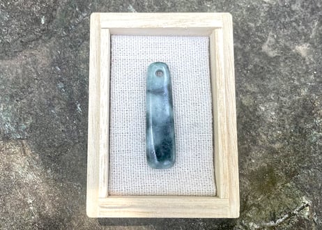 糸魚川翡翠　垂飾　圧搾翡翠　41mm / Itoigawa Jadeite SUISHOKU