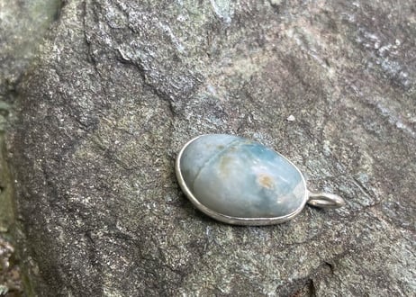 糸魚川翡翠　入りコン沢　シルバー925ペンダントトップ　楕円形　青・白・茶　22mm / Irikonsawa Blue Jadeite Silver Pendant