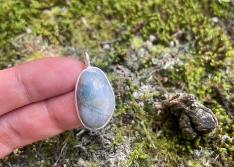 糸魚川翡翠　入りコン沢　シルバー925ペンダントトップ　楕円形　青・白・茶　22mm / Irikonsawa Blue Jadeite Silver Pendant